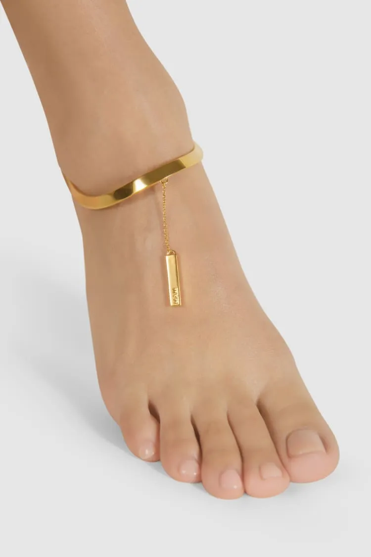 Gold ankle bracelet with chain