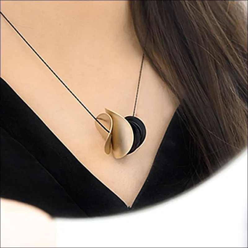 Pringles Short Necklace (Black & Silver)