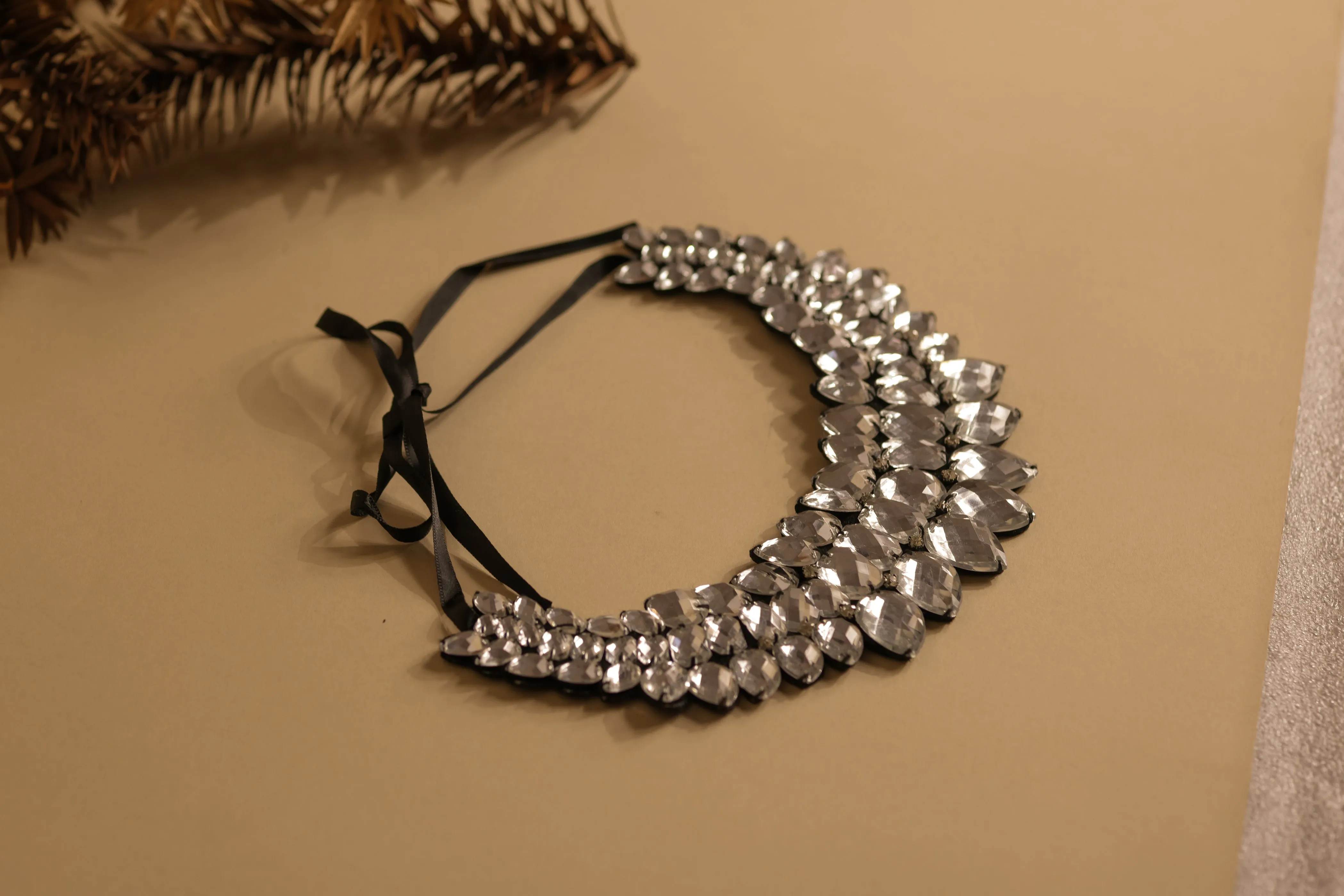 Tie collar necklace 3